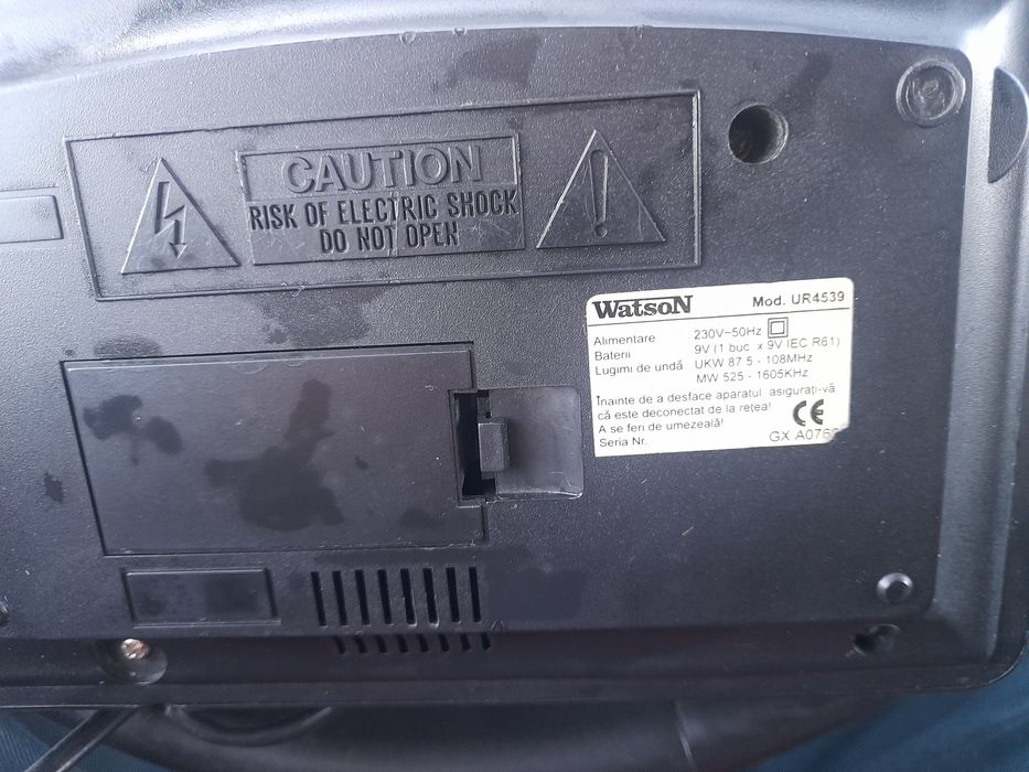 Vind aparat radio WatsoN cu ceassi alarma