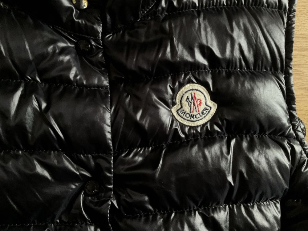 Moncler down vest impecabila