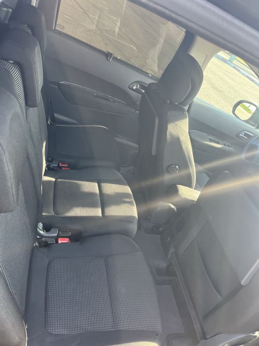 PEUGEOT 5008 5 LOCURI 2011 diesel perfecta stare