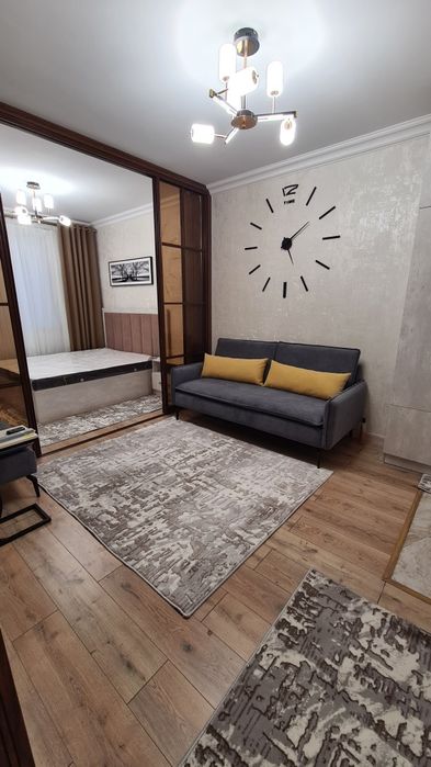 СДАЕТЬСЯ С 1 декабря  МЕСЯЦА..метро .Дружба народов  200 метров..сдает