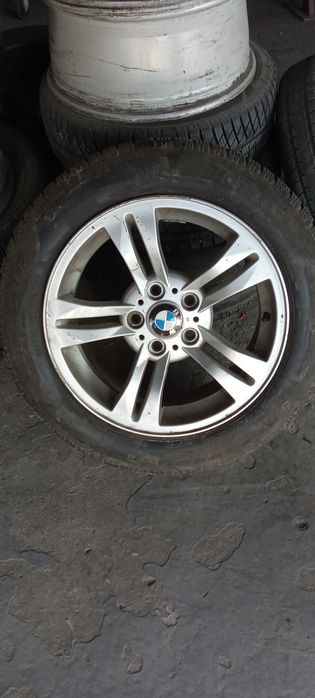 Vând jante bmw cu cauciucuri de iarna