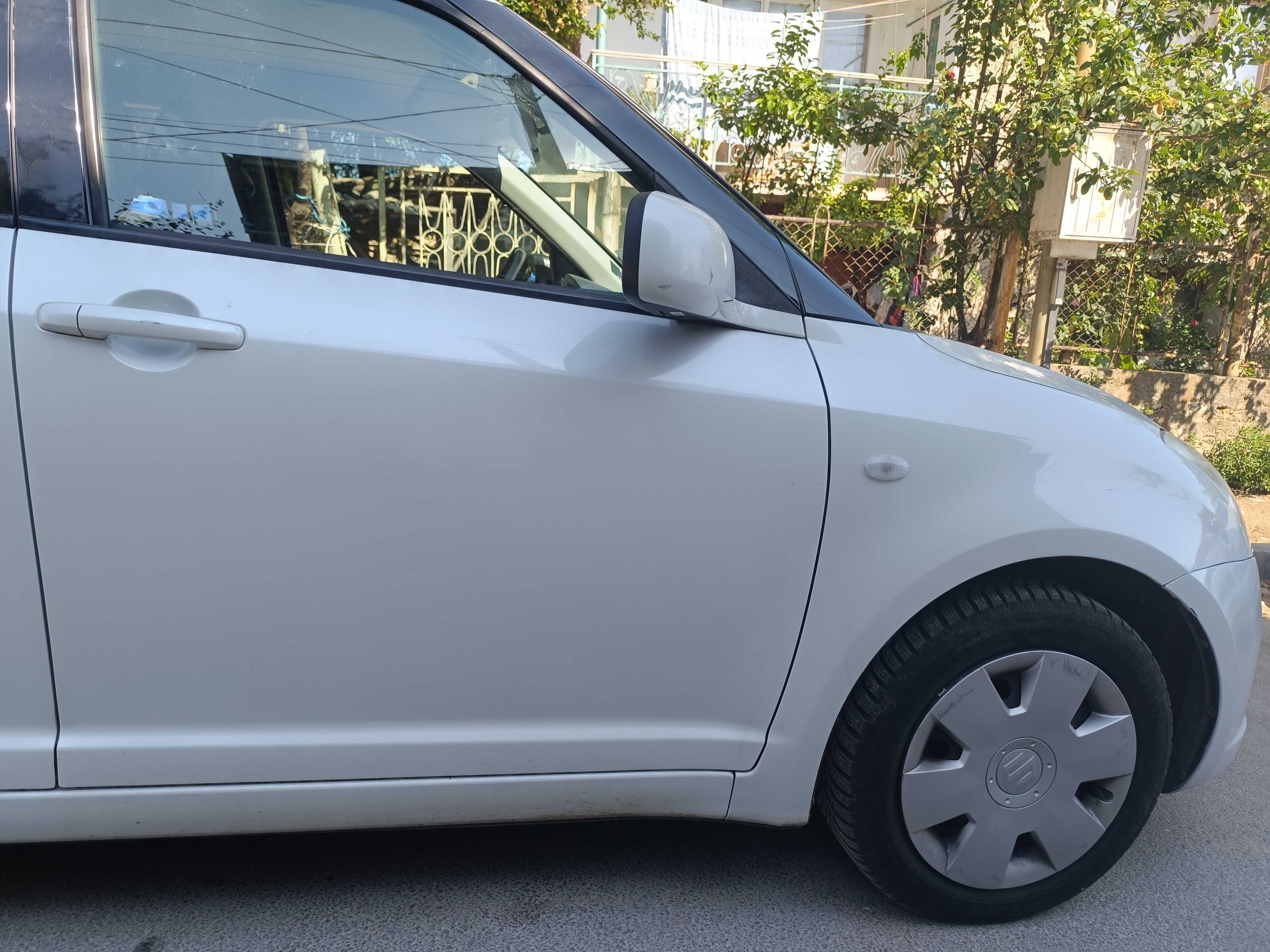 Продавам.Suzuki swift 2010г.4×4 бензин, регистриран, ГО, винетка