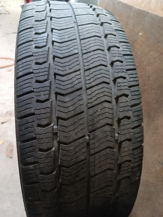 Vând 2 anvelope R16 C
