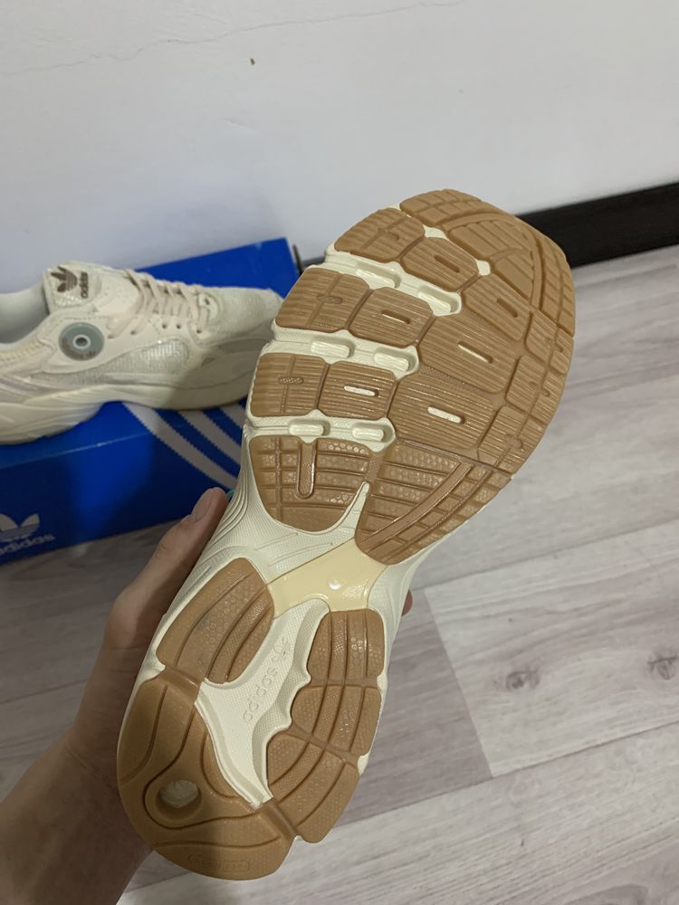 Кроссовки Adidas Astir