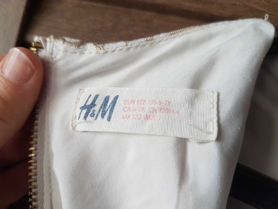 Детска рокля със златни нишки