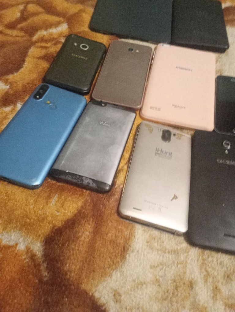 Vând telefoane pentru piese