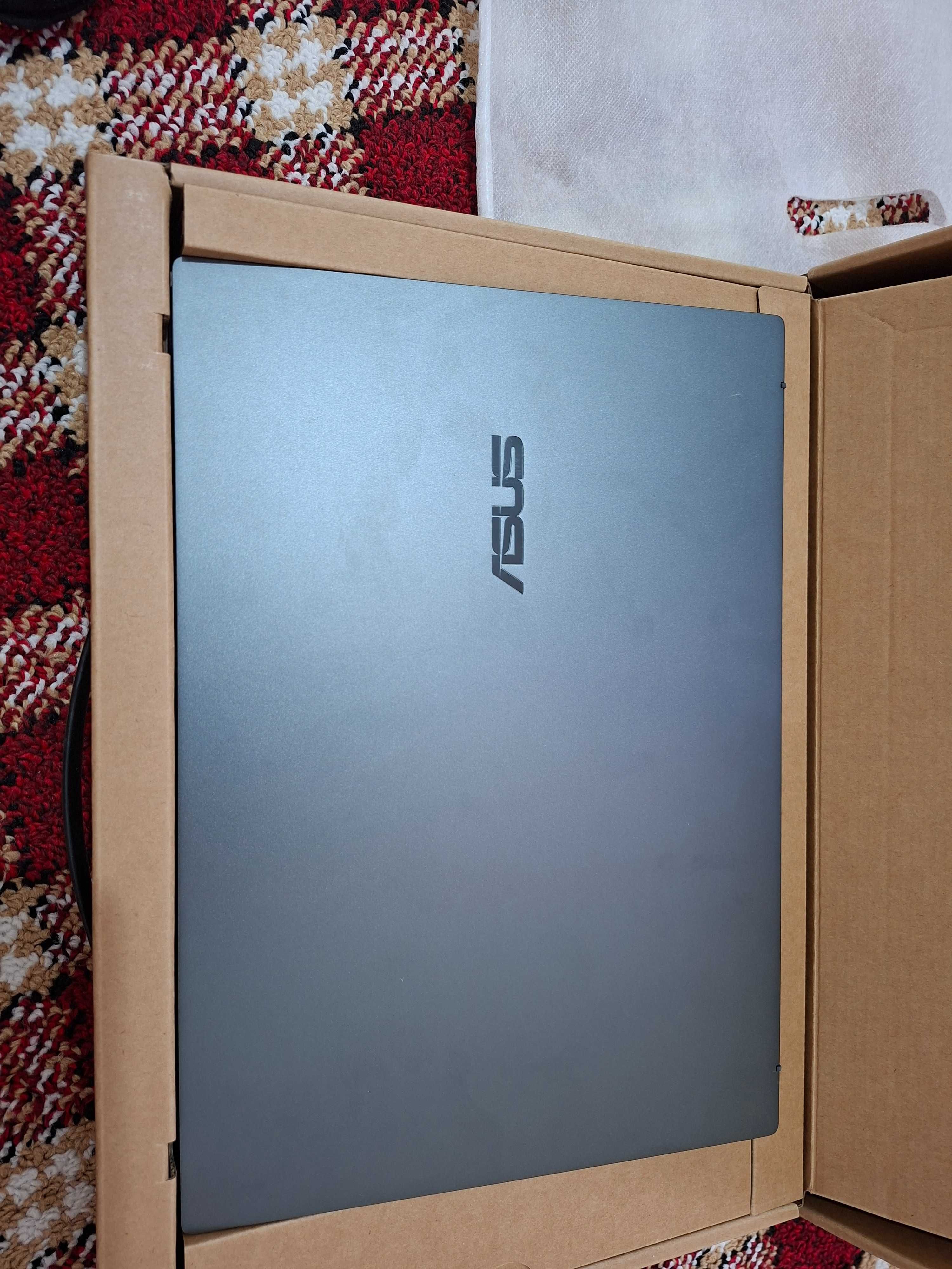 Asus Zenbook Notbook Sotiladi