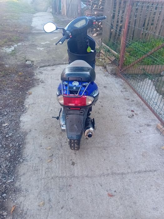 Vând scuter de 50cc cu acte aproape nou