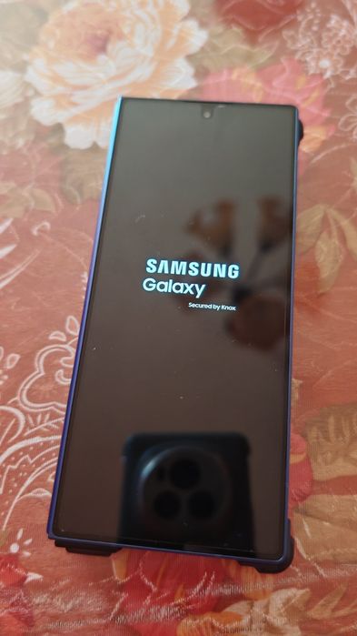 Продавам Samsung Z Fold 6