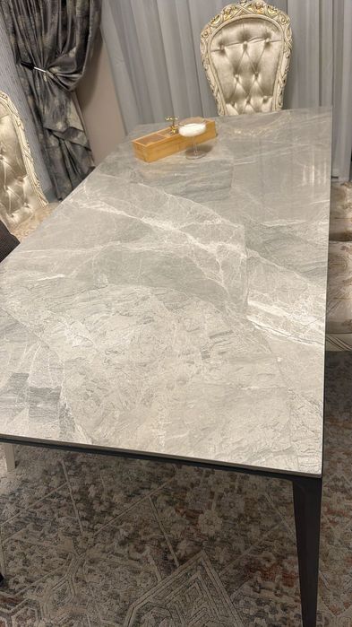 Стол. Кухонный. Состояние 10/9