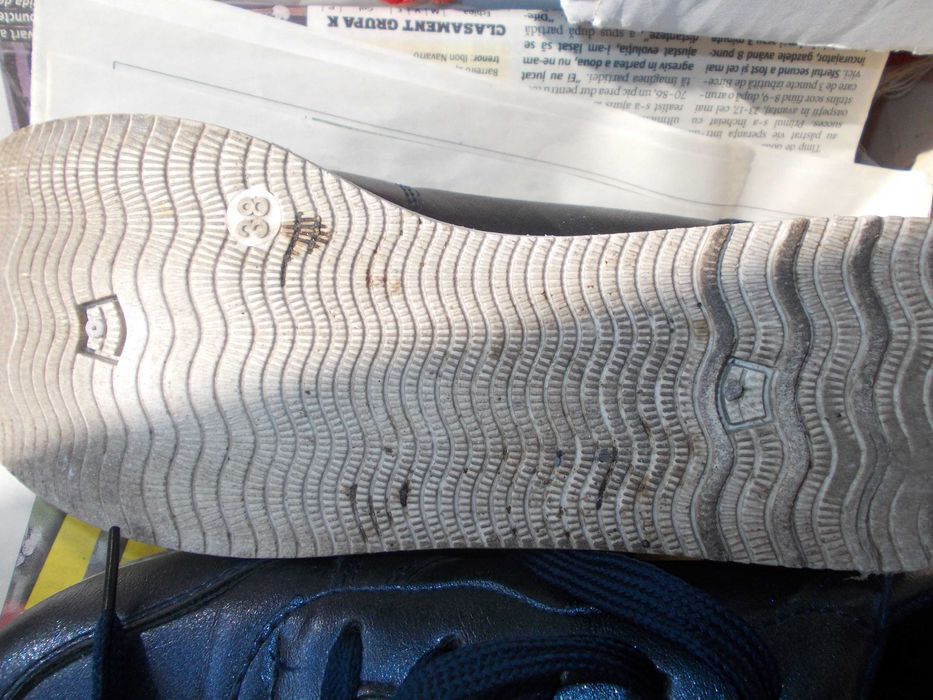 pantofi dama 37 si adidasi 38 si ghetute 40