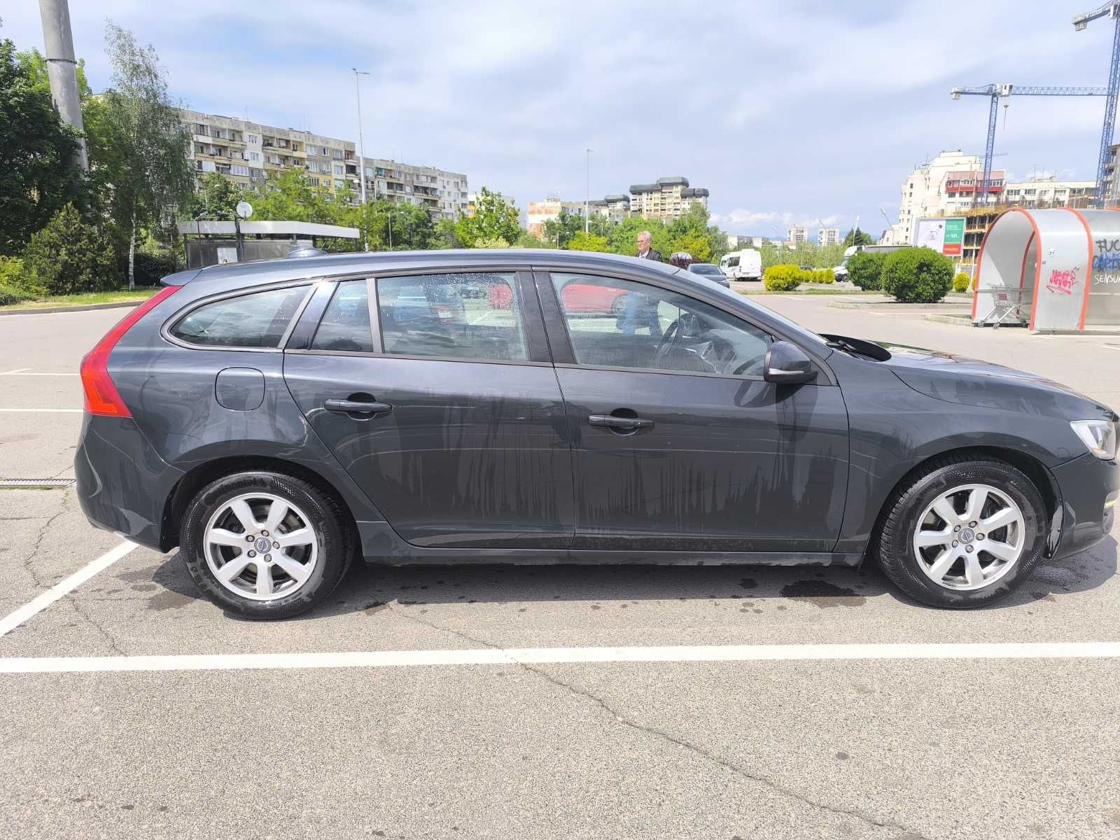 Лек автомобил Volvo V60 4x4