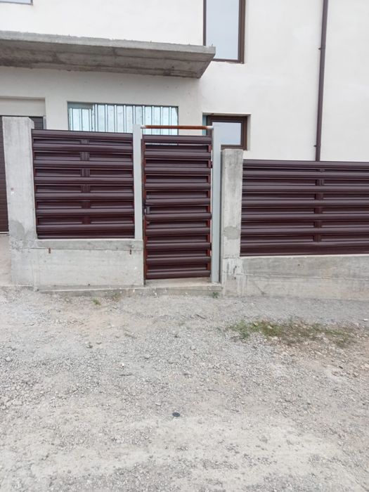 Construim garduri și porți la comanda clientului