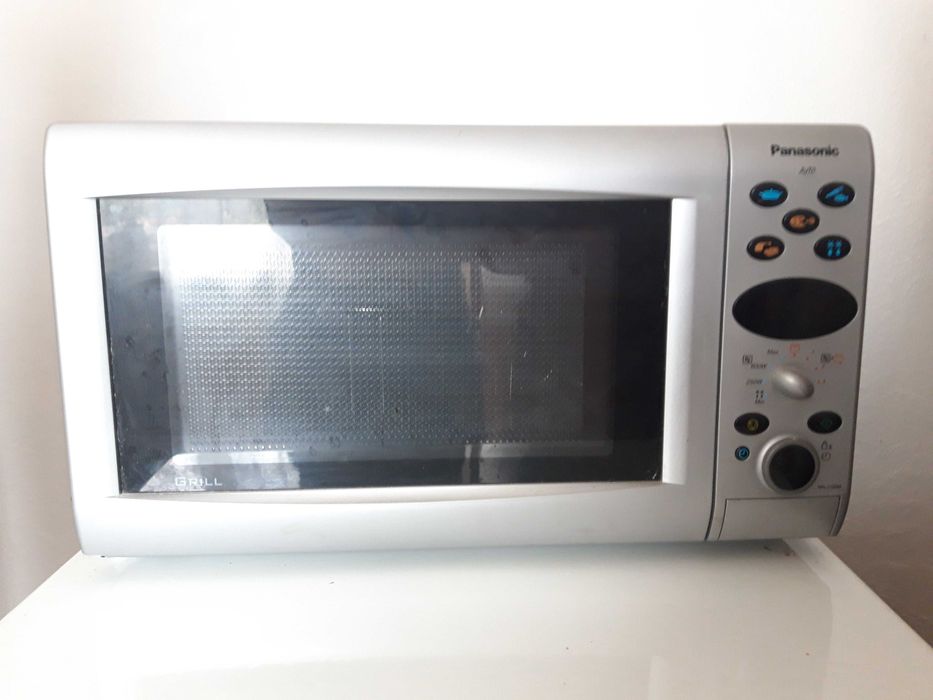 Cuptor microunde Panasonic NN j125M