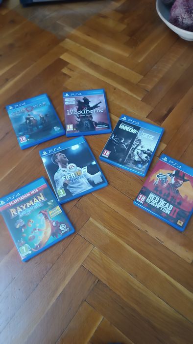 PS4 slim с контролер и 6 игри