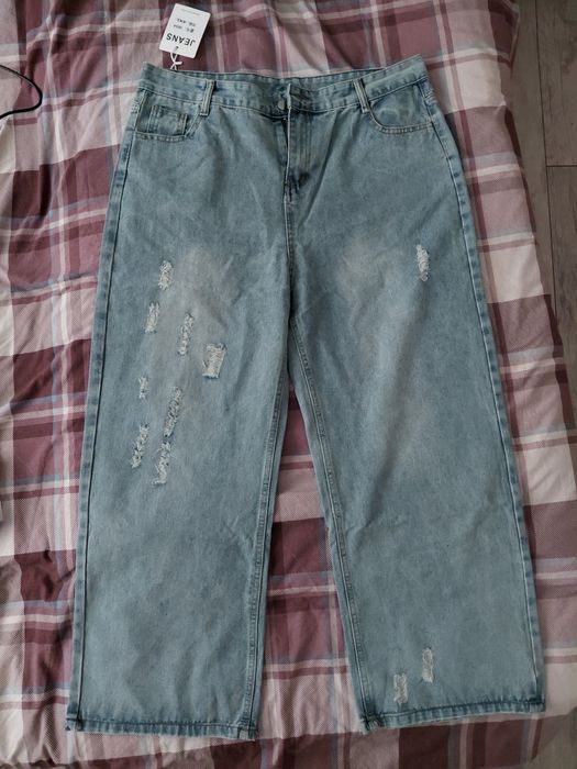 Продам женские джинсы
