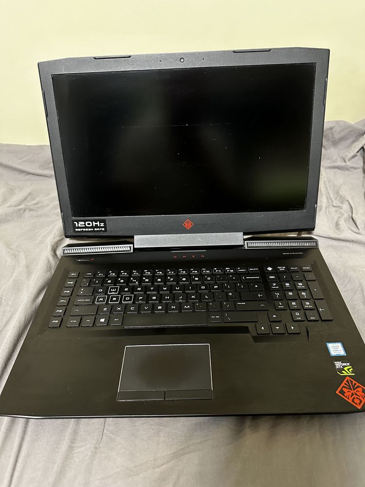 HP Omen 17 с чисто нова батерия
