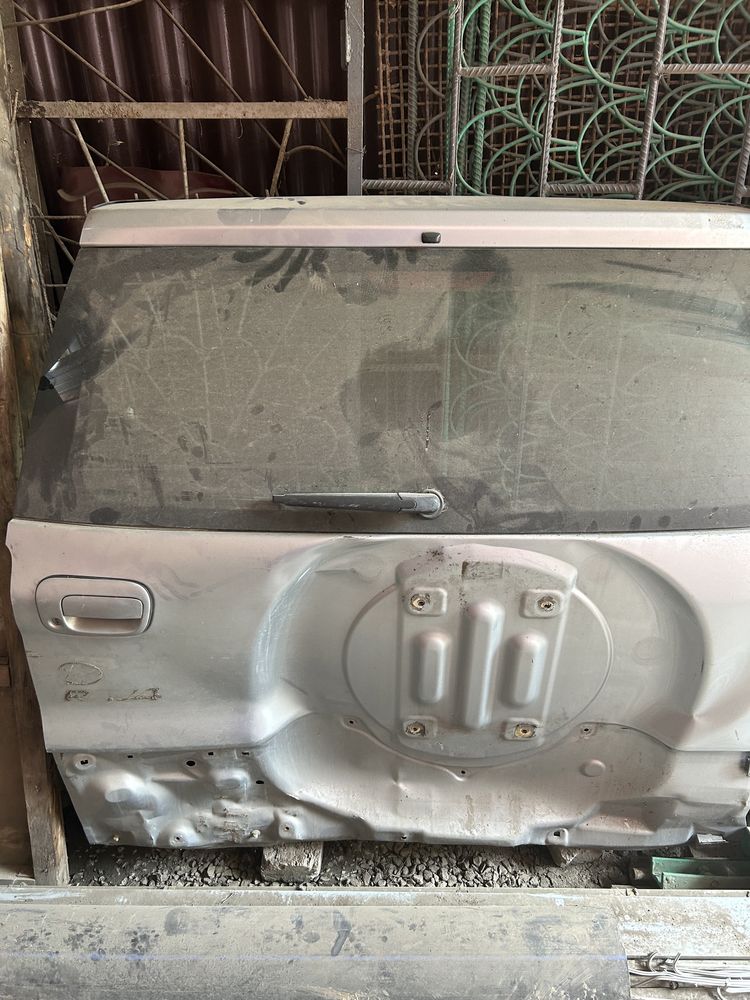 Стекло багажника, стеклоочиститель, обшивка  на RAV 4, 2-ое поколение