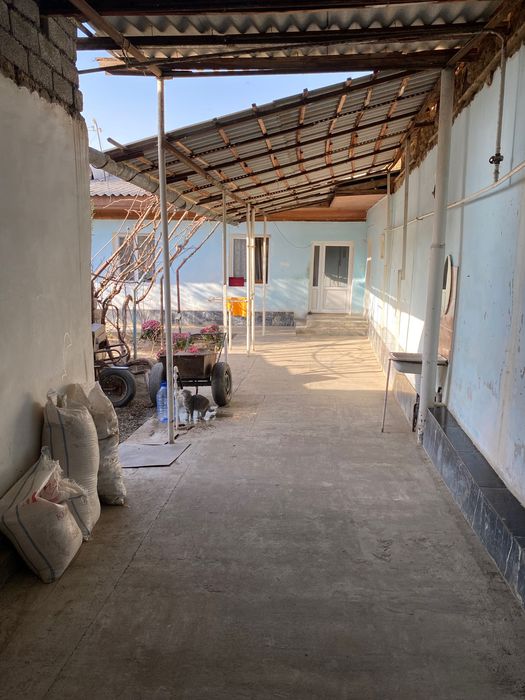 Hovli sotiladi / Продается участка