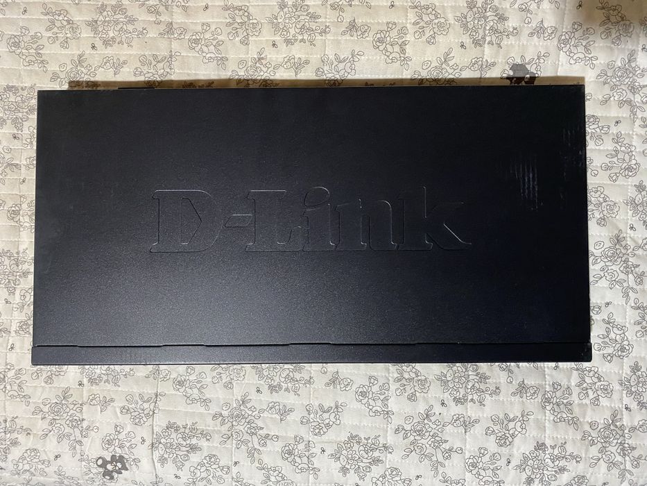 Продам сетевой коммутатор 48 портовый D-Link DES-1050G