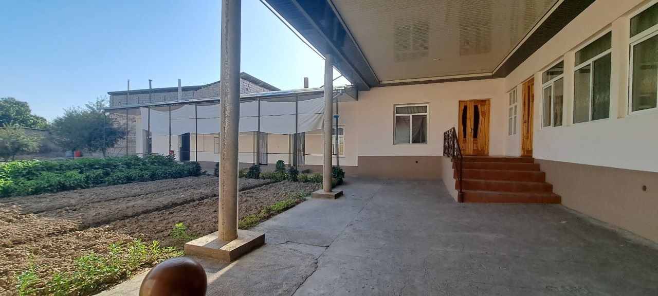 Hovli sotiladi 10 sotix