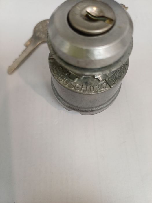 Продавам контактен ключ BOSCH