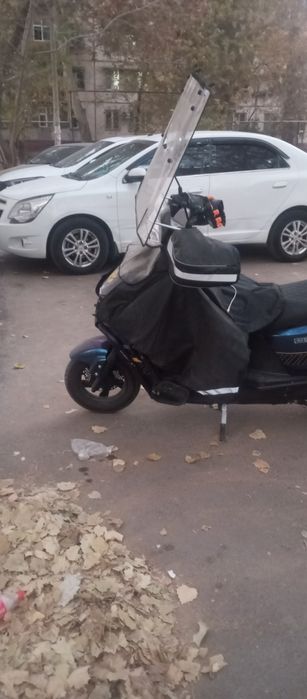 Skuterga zontik va oyoq yopgich kamplekt