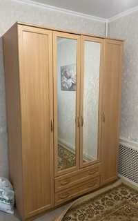 Шкаф, шифоньер для вещей одежды с зеркалом спальный