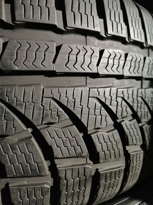255 55 18 anvelope iarna Nokian suv 4x4 bmw x5 VE touareg ML