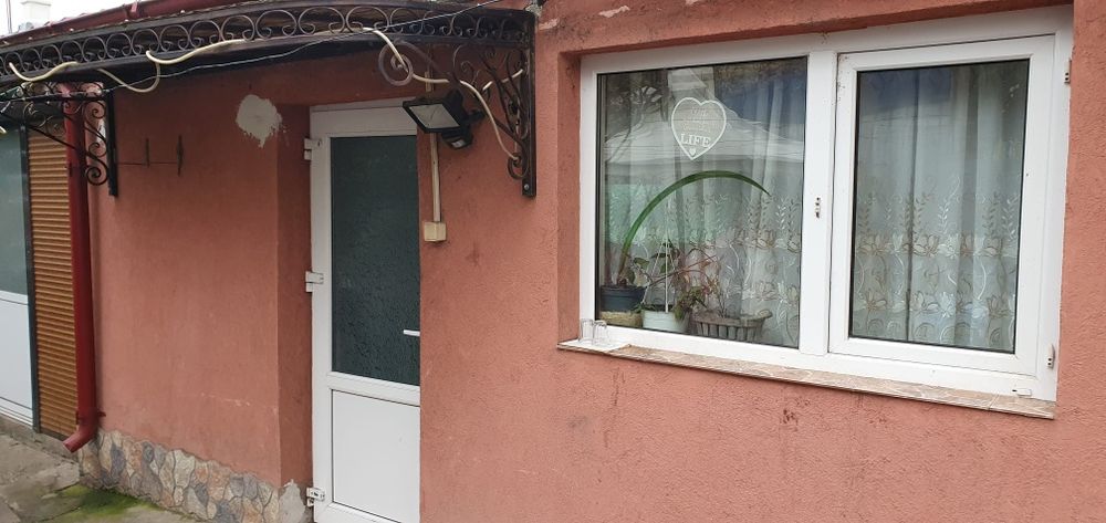 Închiriez apartament 2 camere la casa