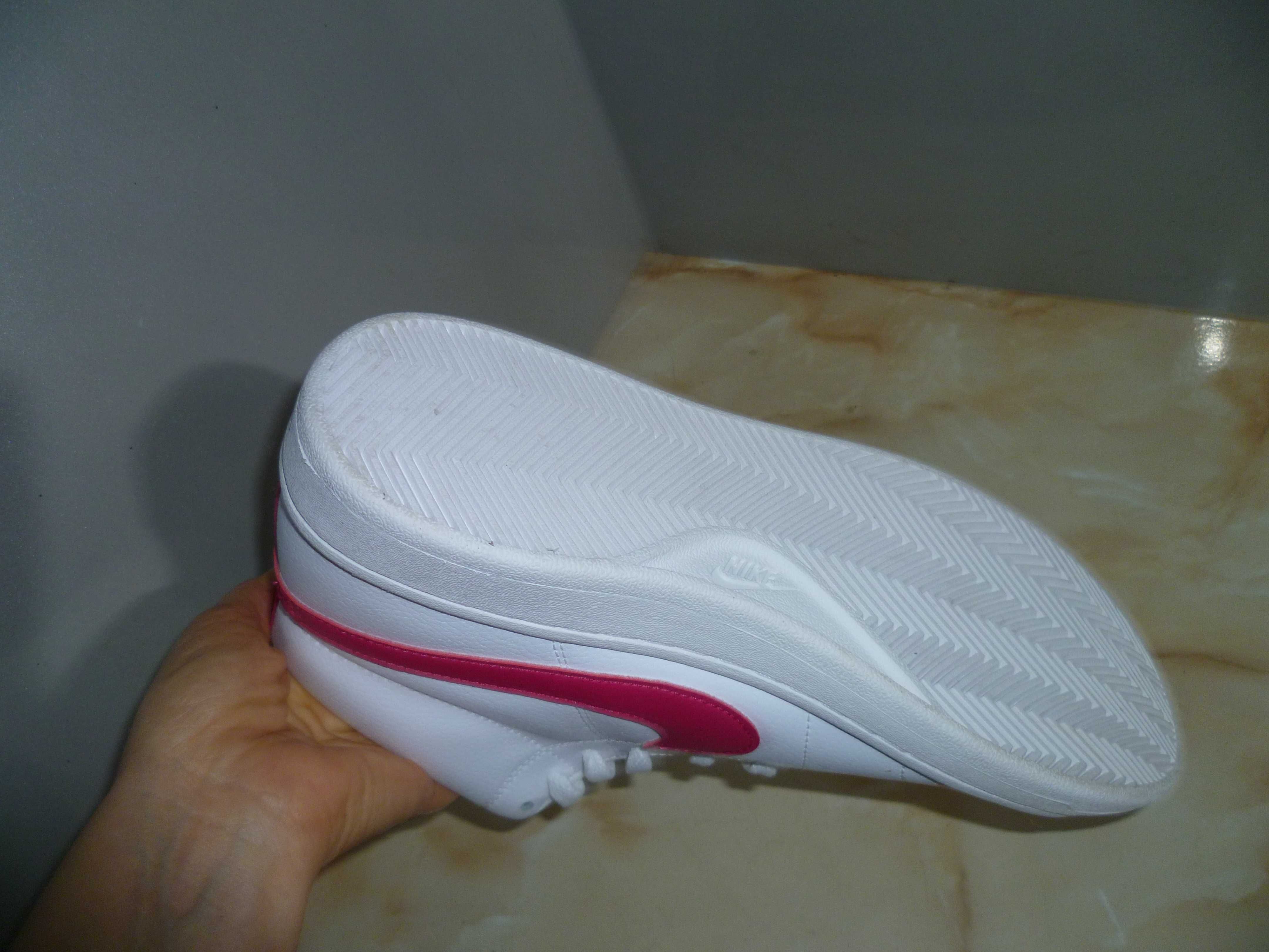 NIKE нови кецове