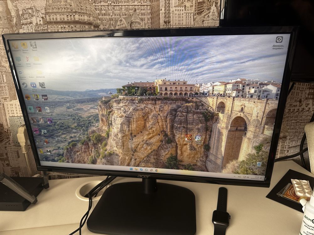 Монитор Acer 2021 года + клавиатура