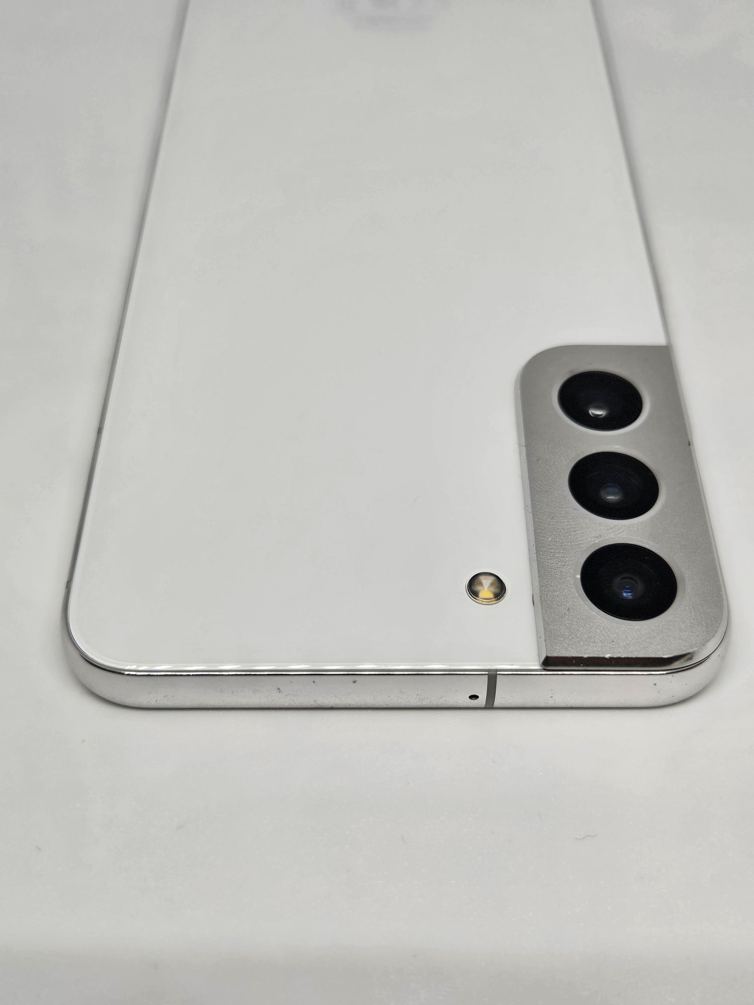 Samsung Galaxy S22 Plus 128Gb/8Ram White Като нов