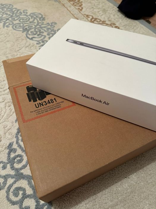 MacBook Air  M1,2020