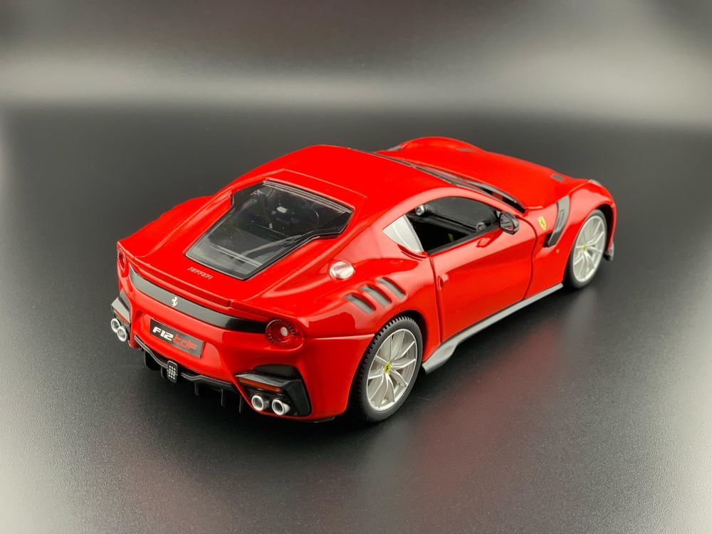 Macheta auto Ferrari  F12 ,TDF, Bburago, 1/24