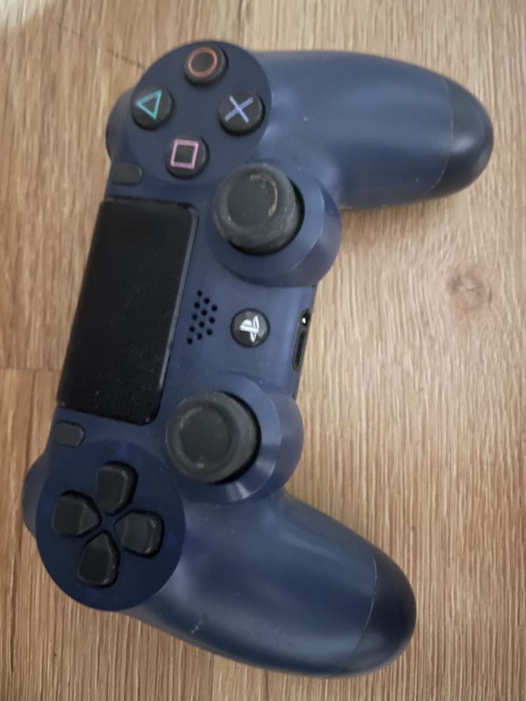 Ps4 pro 1tb с оригинален контролер