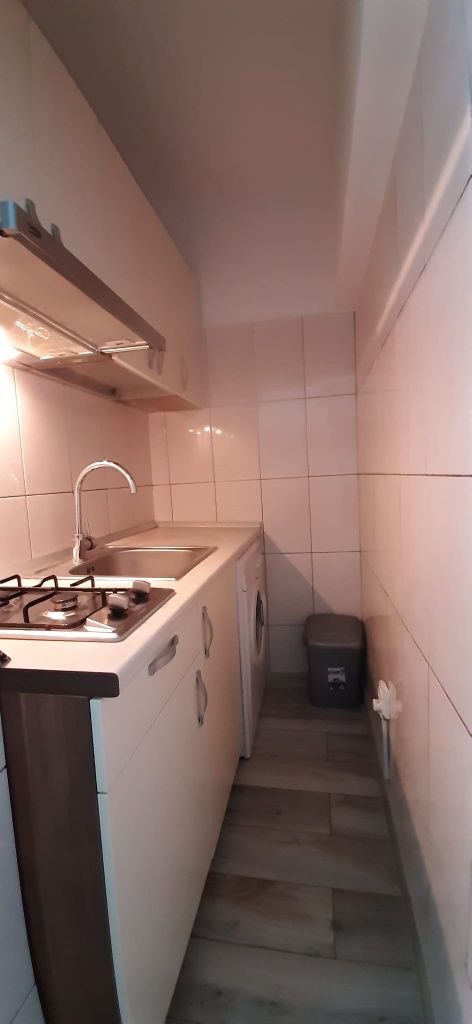 Închiriez garsoniera