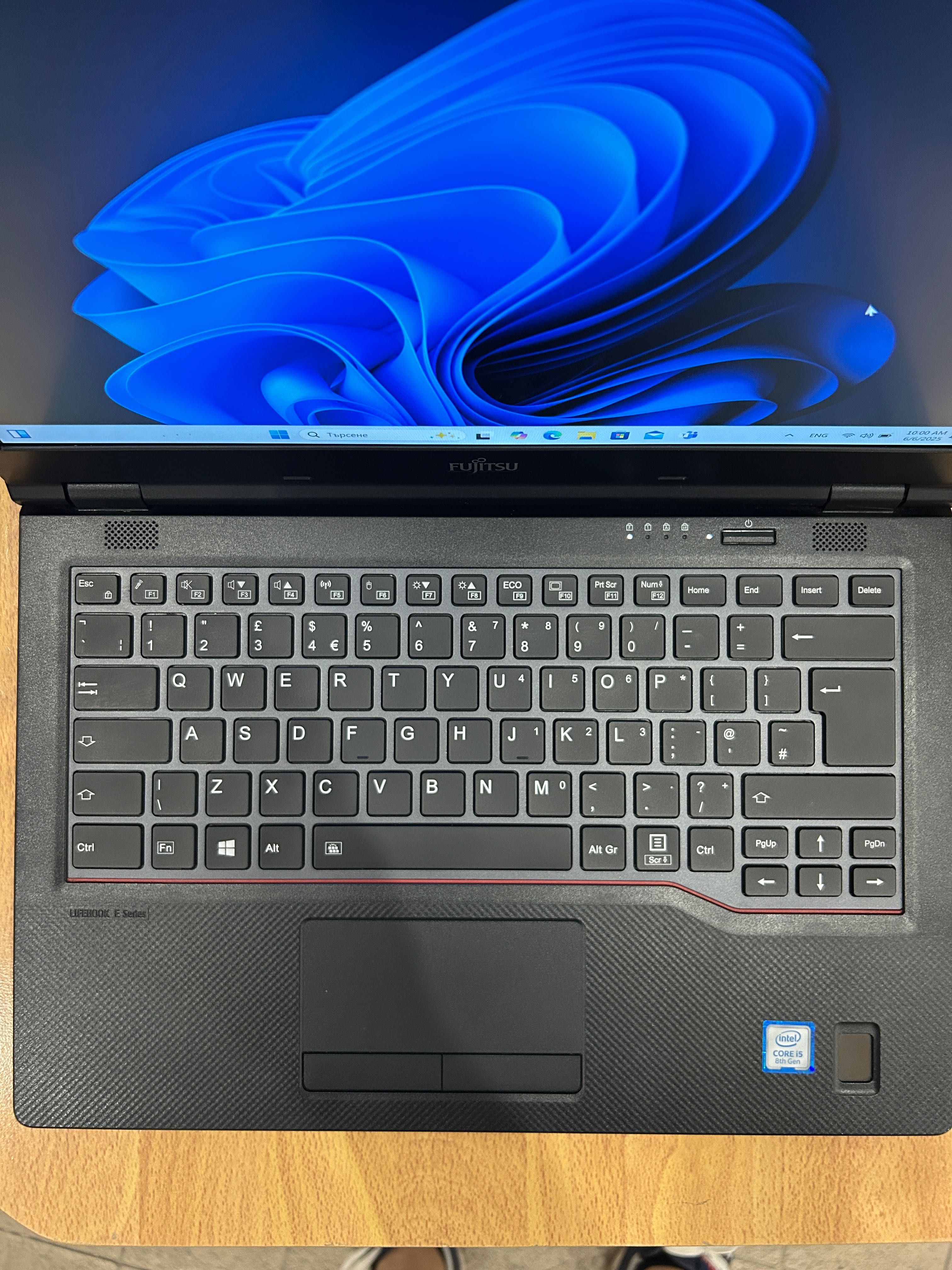 Лаптоп Fujitsu E549 i5/8GB RAM/256GB с 3 месеца гаранция!