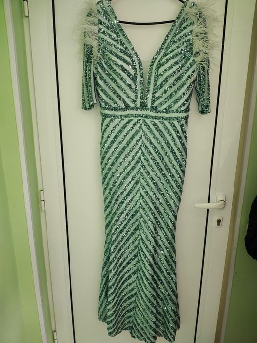 Официална рокля .