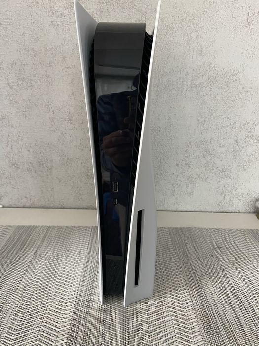 Конзола PS5 Disc Edition + Игра