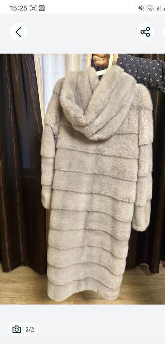 Норковая шуба. Голубая. Длина ниже колена, с капюшоном. Б/у.