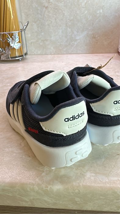 Детски маратонки adidas run 70s 25,5 номер