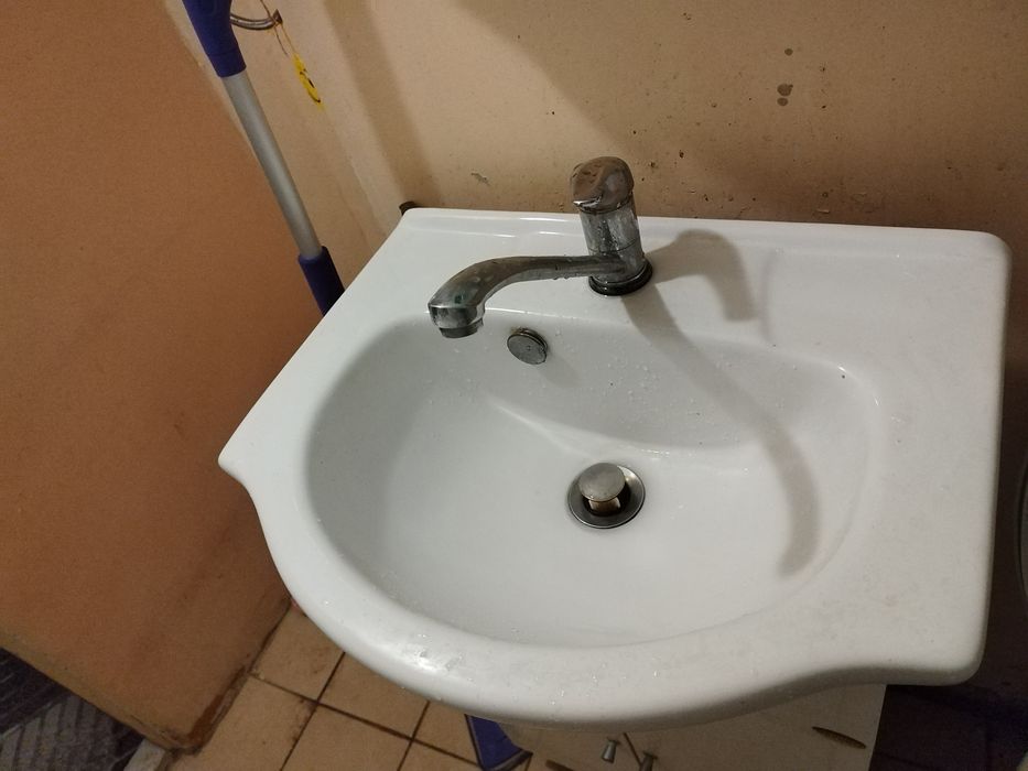 Мивка със смесител