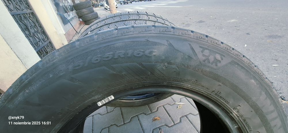 Vând  cauciucuri iarnă 215 65 16c
