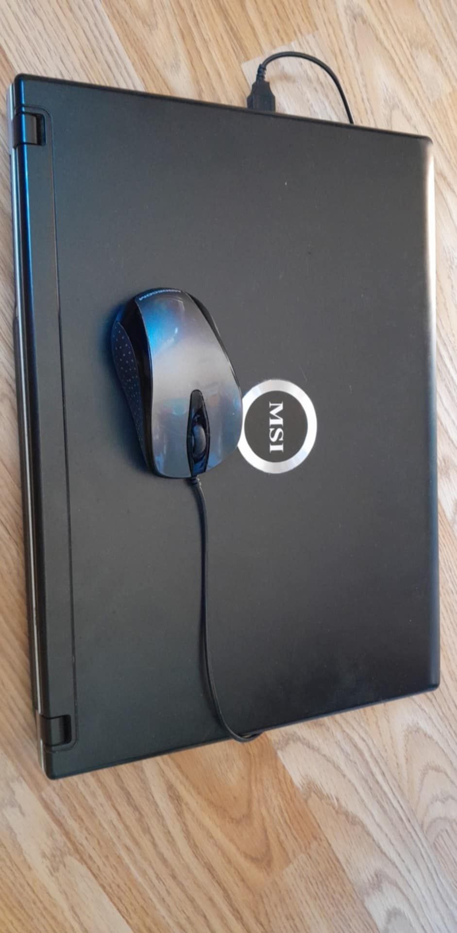 Лаптоп MSI работещ