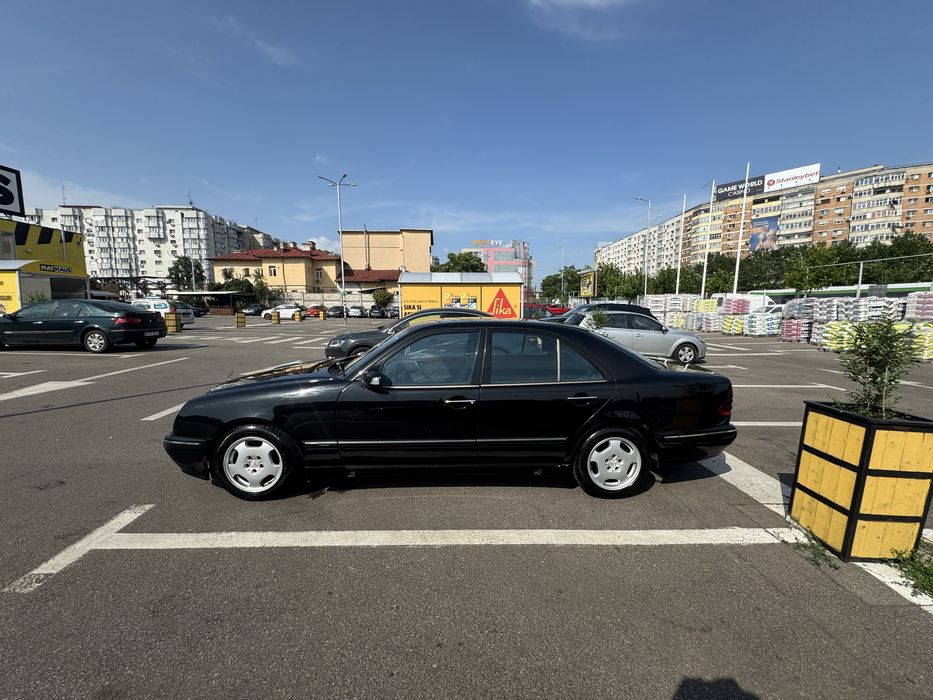 Mercedes-Benz E270 W210