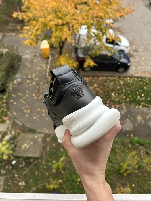 Versace chain reaction