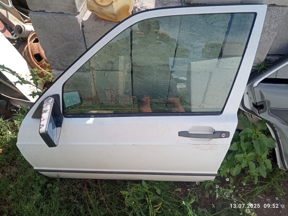 Продам запчасти на Мерседес 190