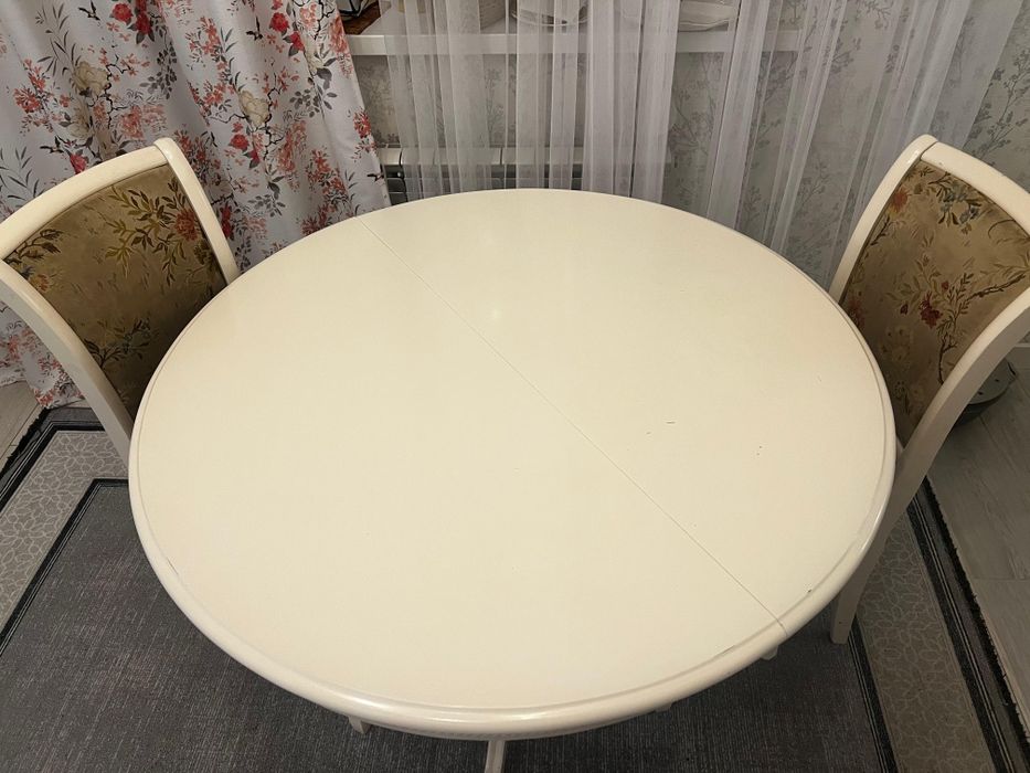 Продается круглый стол