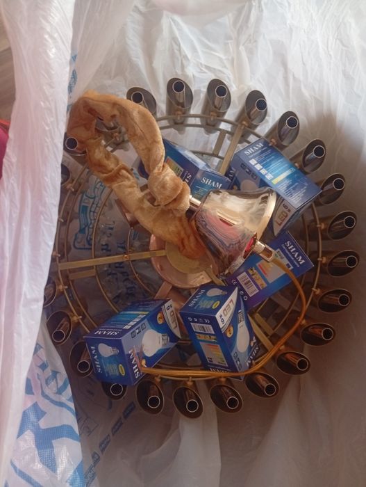 Люстра.новая.со всеми новыми лампами